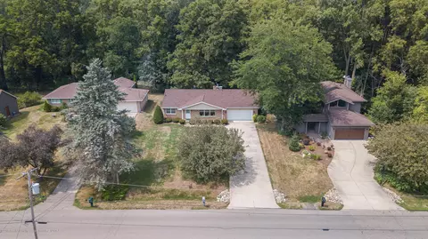 1302 Sandhill Dr, Dewitt, MI 48820 photo 2