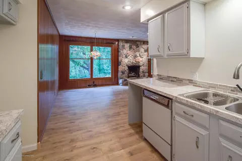 1302 Sandhill Dr, Dewitt, MI 48820 photo 15