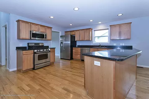 2048 Arbor Meadows Dr, Dewitt, MI 48820 photo 8