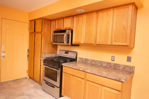 1900 Willowbrook Dr, Lansing, MI 48917 photo 10