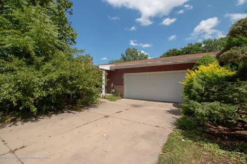 1900 Willowbrook Dr, Lansing, MI 48917 photo 2
