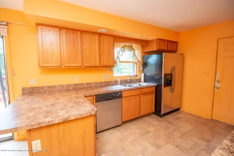 1900 Willowbrook Dr, Lansing, MI 48917 photo 9