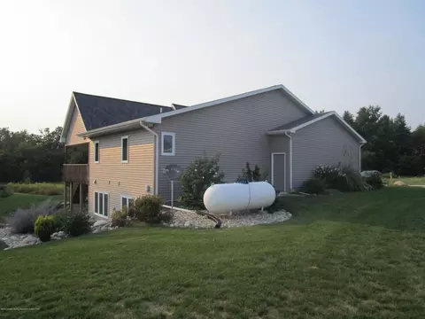 10686 Riverside Dr, Dimondale, MI 48821 photo 2