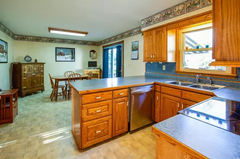 10487 S Francis Rd, Dewitt, MI 48820 photo 4