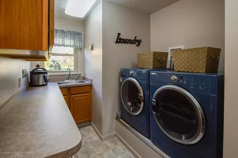 10487 S Francis Rd, Dewitt, MI 48820 photo 5