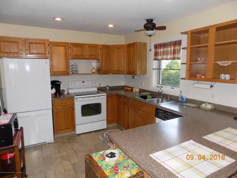 3985 Camperdown Dr, Lansing, MI 48911 photo 8