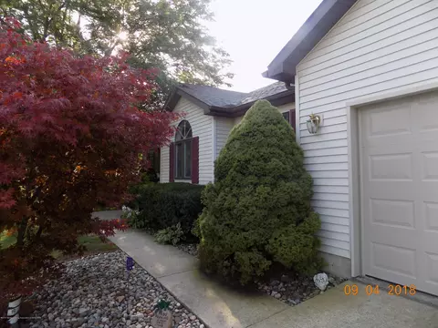 3985 Camperdown Dr, Lansing, MI 48911 photo 2