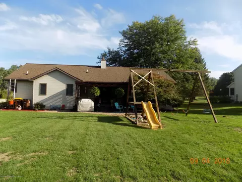 3985 Camperdown Dr, Lansing, MI 48911 photo 6