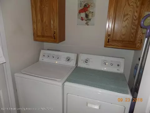 3985 Camperdown Dr, Lansing, MI 48911 photo 11