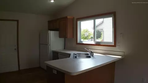 3710 Danbridge Dr, Lansing, MI 48906 photo 9
