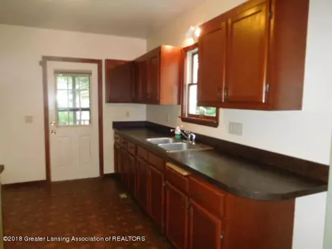 1610 Bailey St, Lansing, MI 48910 photo 3