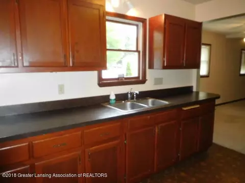 1610 Bailey St, Lansing, MI 48910 photo 2