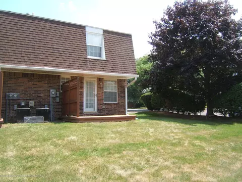 6334 Beechfield Dr, Lansing, MI 48911 photo 2