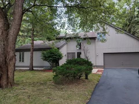 1643 Hatch Rd, Okemos, MI 48864 photo 2