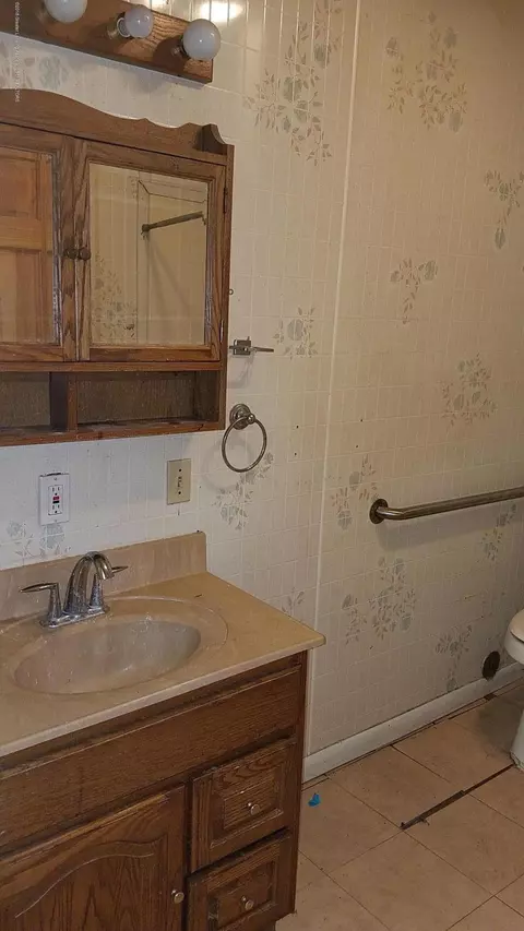 824 Bates St, Lansing, MI 48906 photo 12