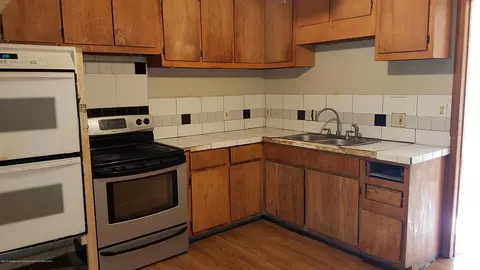 824 Bates St, Lansing, MI 48906 photo 5