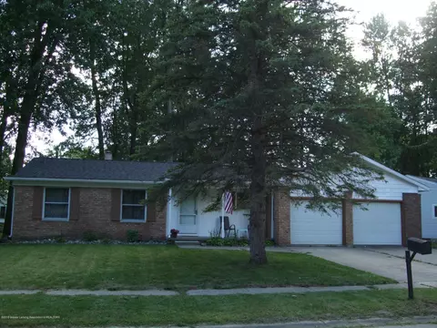 4357 Davlind Dr, Holt, MI 48842 photo 1