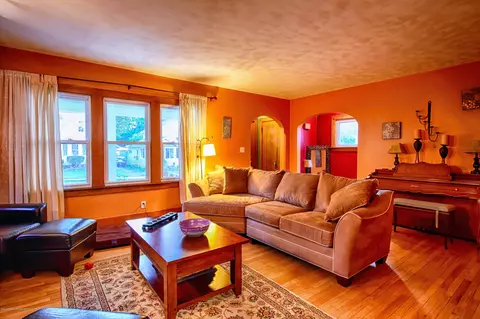 2000 Roberts Ln, Lansing, MI 48910 photo 7