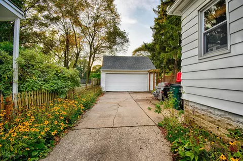 2000 Roberts Ln, Lansing, MI 48910 photo 27