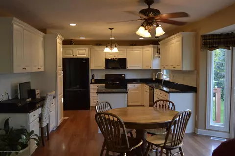 12860 Chartreuse Dr, Dewitt, MI 48820 photo 8
