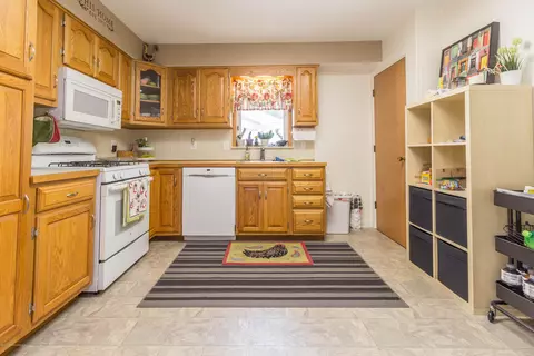 351 Clement Rd, Lansing, MI 48917 photo 7