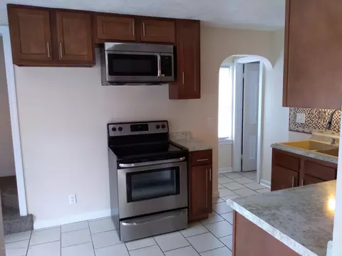 721 E Cavanaugh Rd, Lansing, MI 48910 photo 9