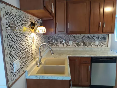 721 E Cavanaugh Rd, Lansing, MI 48910 photo 8