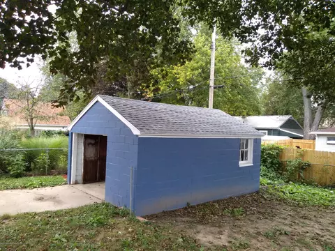 721 E Cavanaugh Rd, Lansing, MI 48910 photo 3