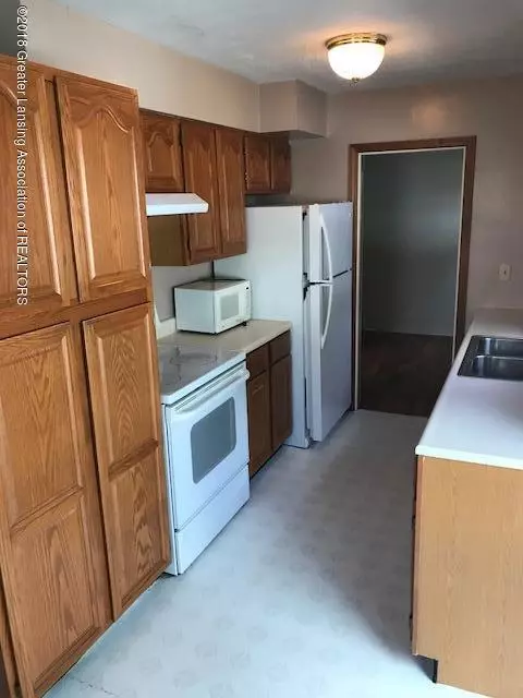 1606 Lenore Ave, Lansing, MI 48910 photo 2