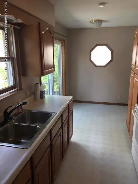 1606 Lenore Ave, Lansing, MI 48910 photo 3