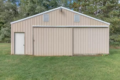 8057 Hunter Rd, Bath, MI 48808 photo 4