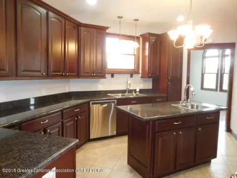 11405 Dunmaglas Dr, Bath, MI 48808 photo 4