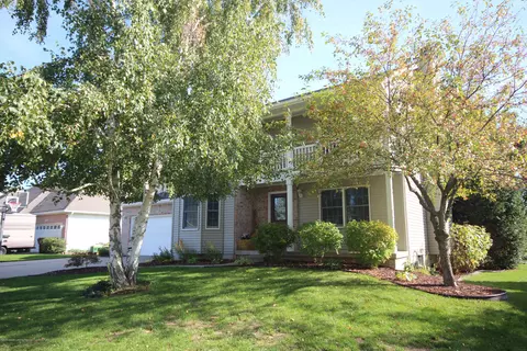 210 Oakwood Dr, Dewitt, MI 48820 photo 1