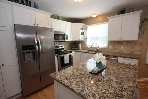 210 Oakwood Dr, Dewitt, MI 48820 photo 6