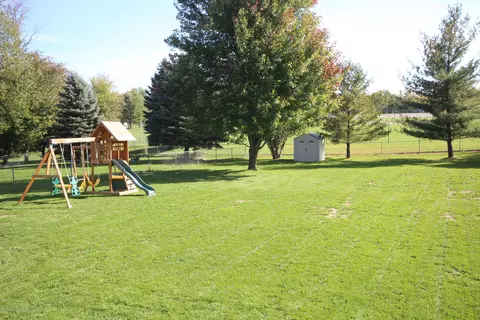 210 Oakwood Dr, Dewitt, MI 48820 photo 25