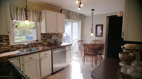4109 Devonshire Ave, Lansing, MI 48910 photo 6