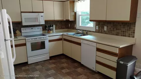 510 Cherry St, Dewitt, MI 48820 photo 6