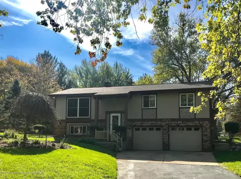1621 Larkwood Dr, Dewitt, MI 48820 photo 2