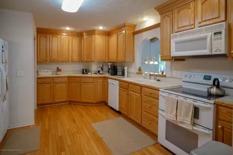 1304 Maycroft Rd, Lansing, MI 48917 photo 21