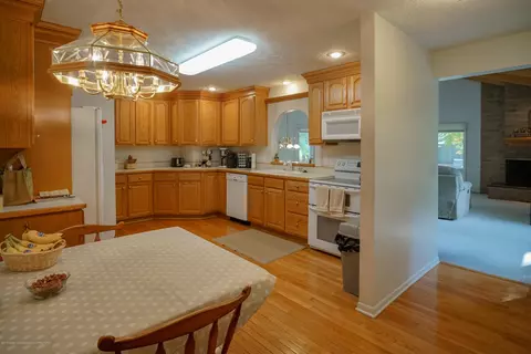 1304 Maycroft Rd, Lansing, MI 48917 photo 20