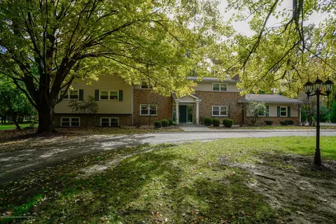 1304 Maycroft Rd, Lansing, MI 48917 photo 3