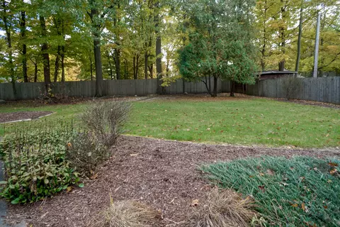 1304 Maycroft Rd, Lansing, MI 48917 photo 41