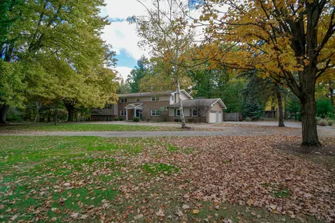1304 Maycroft Rd, Lansing, MI 48917 photo 4