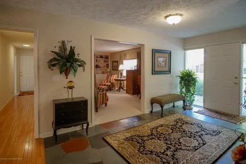 1304 Maycroft Rd, Lansing, MI 48917 photo 9