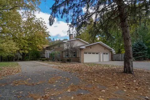 1304 Maycroft Rd, Lansing, MI 48917 photo 5