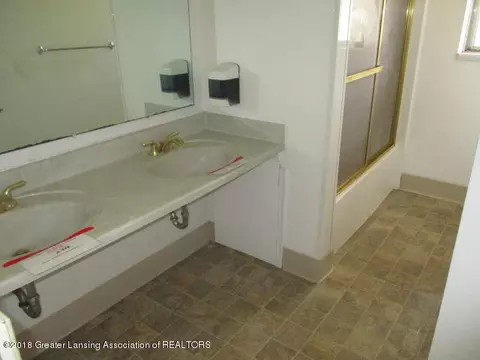 3944 Windward Dr, Lansing, MI 48911 photo 8