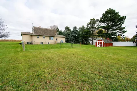 1092 E Taft Rd, Saint Johns, MI 48879 photo 4