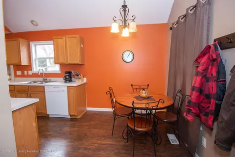 704 E Willard Ave, Lansing, MI 48910 photo 9