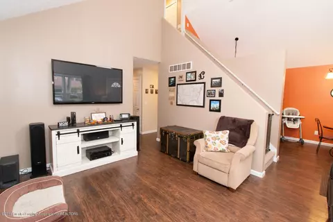 704 E Willard Ave, Lansing, MI 48910 photo 4