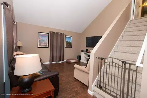 704 E Willard Ave, Lansing, MI 48910 photo 7